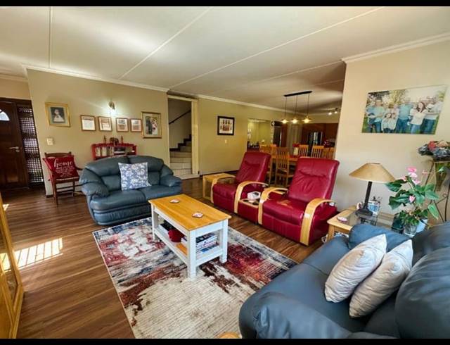 3 BEDROOM TOWNHOUSE FOR SALE IN GLENVISTA